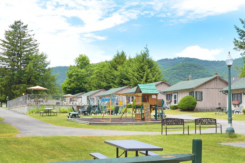 Resort Lincoln Log Colony 2*