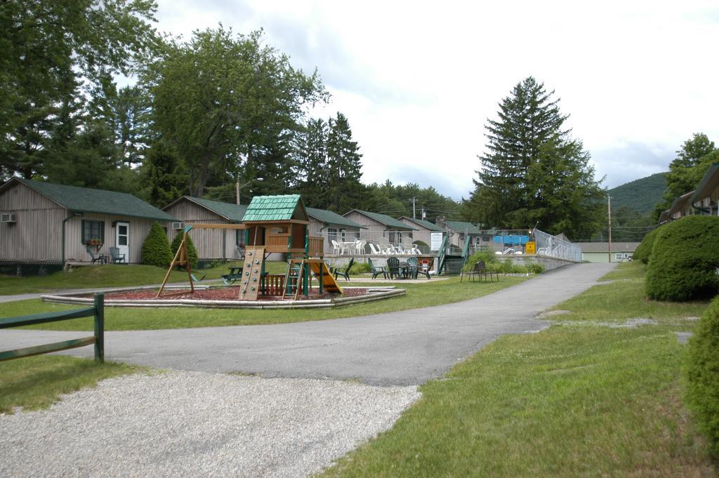 Resort Lincoln Log Colony