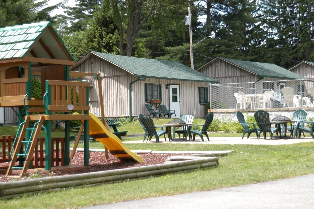 Resort Lincoln Log Colony